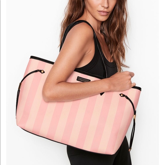 SOLD ❌❌VS Signature Pink Striped Tote Gift Set - Picture 9 of 13